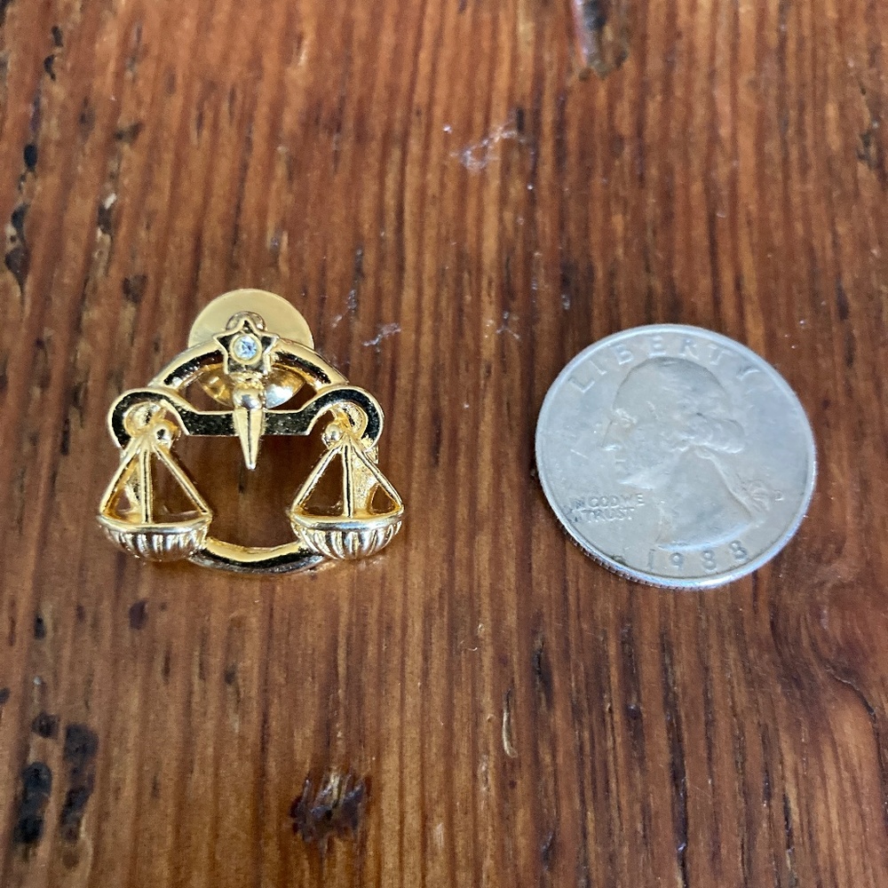 1980’s Avon Libra Tac Pin Brooch, Vintage, Goldtone Scales and Rhinstone - Picture 2 of 4
